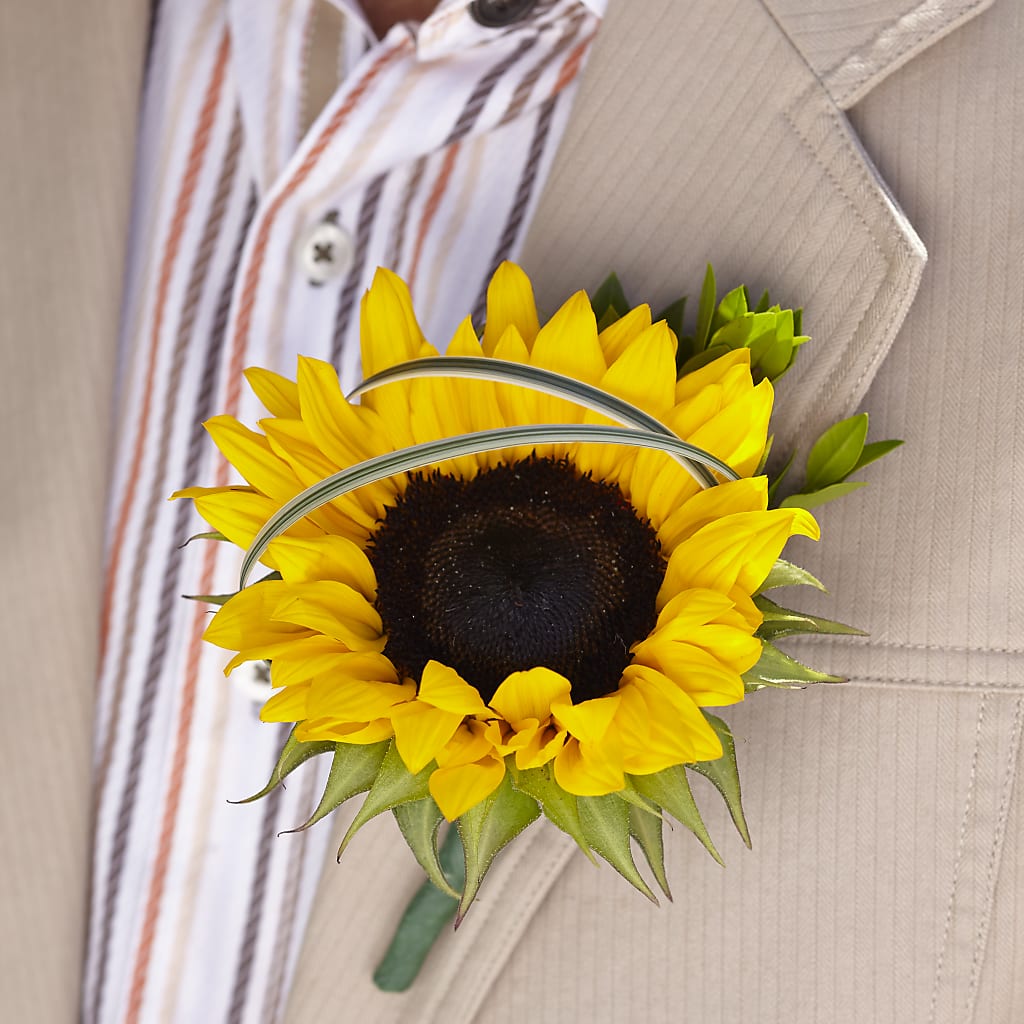 Free Spirit Boutonniere – Semper Fi Florist, Oceanside CA